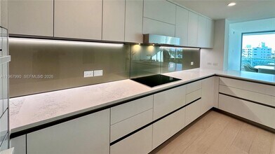 9201 E Bay Harbor Dr in Bay Harbor Islands, FL - Building Photo - Building Photo