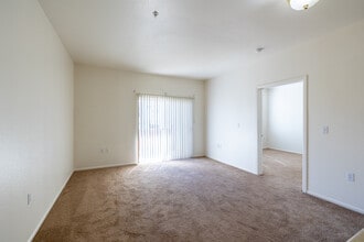The Village at Hampden Town Center in Aurora, CO - Foto de edificio - Interior Photo