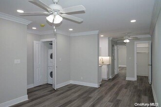 146 Covert Ave-Unit -H4 in Stewart Manor, NY - Building Photo - Building Photo