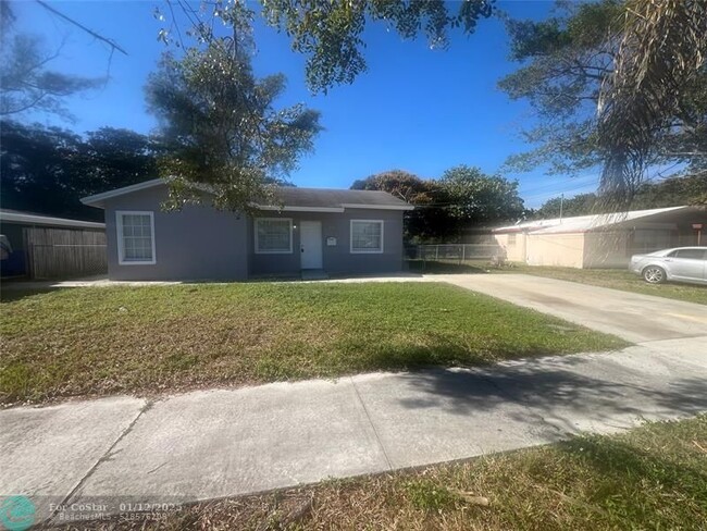 1731 NW 7th Terrace in Pompano Beach, FL - Building Photo - Building Photo