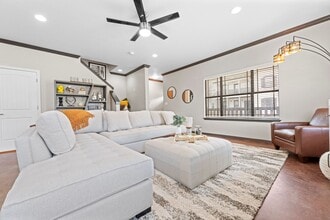 Heron on Hausman in San Antonio, TX - Foto de edificio - Building Photo