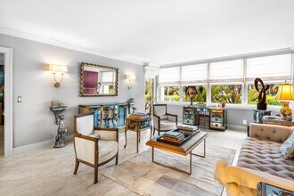 2295 S Ocean Blvd in Palm Beach, FL - Building Photo - Building Photo