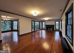 7309 River Rd in Bethesda, MD - Foto de edificio - Building Photo