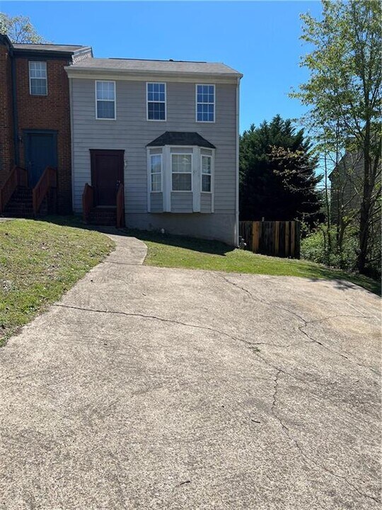 1668 Cedar Bluff Way in Marietta, GA - Building Photo