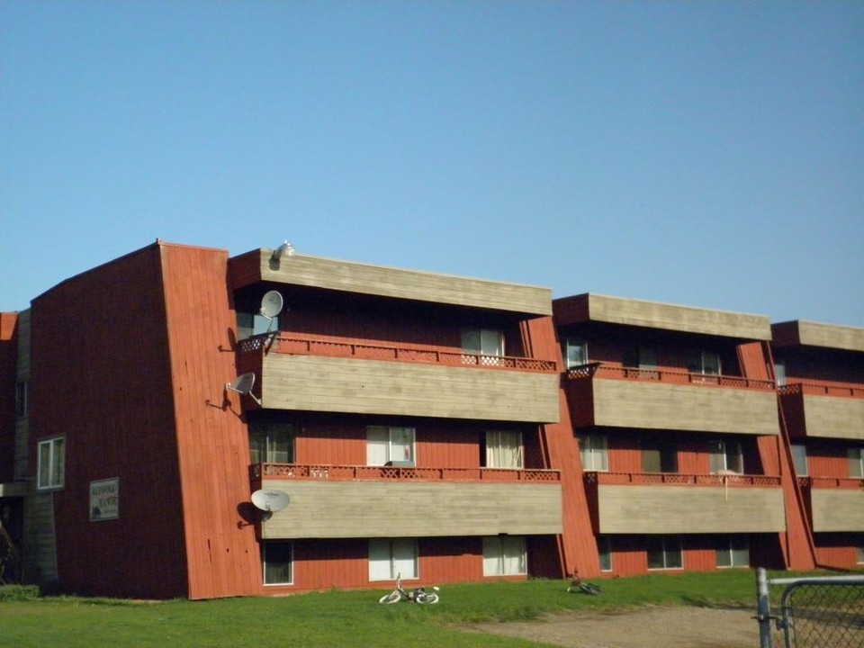 Redwood Manor in St Paul, AB - Building Photo