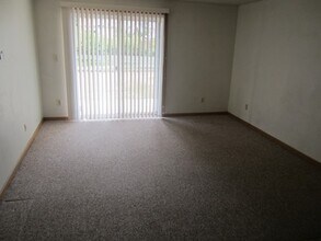 2643 Westwinds Dr in Iowa City, IA - Foto de edificio - Building Photo