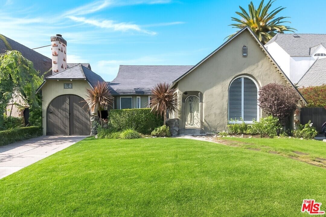 1211 S Genesee Ave in Los Angeles, CA - Building Photo