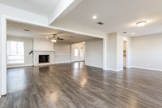 52 Crossgates Dr in Brandon, MS - Foto de edificio - Building Photo