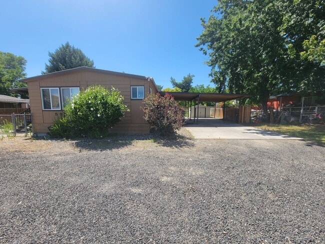 property at 595 N 60th Ave