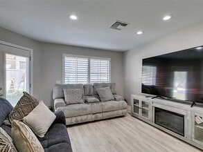 2101 Diamond Bar Dr in Las Vegas, NV - Building Photo - Building Photo