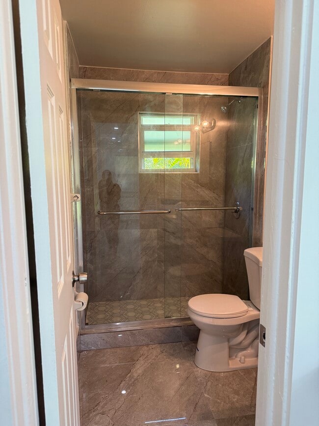 2500 Franklin Dr, Unit Private Studio in Fort Lauderdale, FL - Building Photo - Building Photo