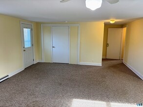 8 Lewis Ave in Westbrook, CT - Building Photo - Building Photo