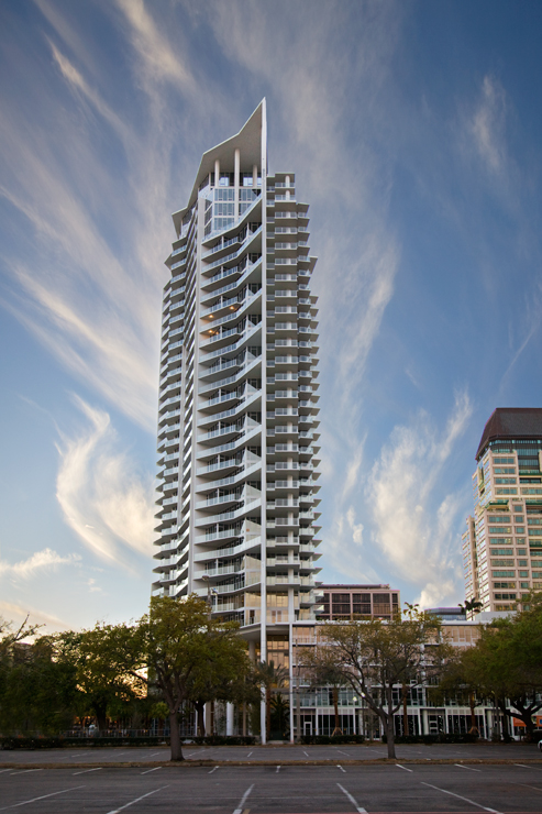 Signature Place Tower in St. Petersburg, FL - Foto de edificio - Building Photo