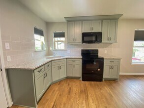 534 W Olmos Dr in San Antonio, TX - Building Photo - Building Photo