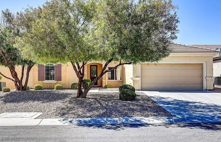 2183 Waterton Rivers Dr in Henderson, NV - Building Photo