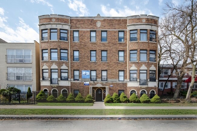 property at 6660 N Damen Ave