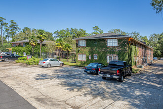 University Courtyard "Camelot" in Hammond, LA - Building Photo - Building Photo