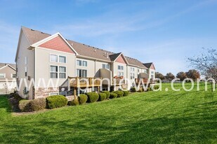 7878 Cottonwood Ln in West Des Moines, IA - Building Photo