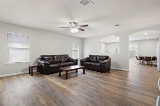 304 Paige Bend in Hutto, TX - Foto de edificio - Building Photo