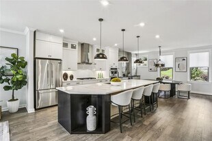 2090 Emmet Pk Ln in Decatur, GA - Building Photo