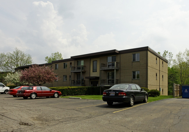 Commodore Arms Apartments in Elyria, OH - Building Photo - Building Photo