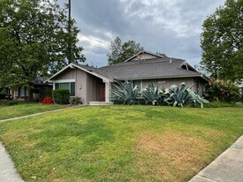 1825 Stokes St in San Jose, CA - Building Photo