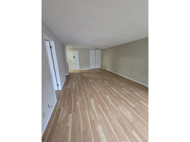 135 Viking Dr E in Little Canada, MN - Building Photo - Building Photo