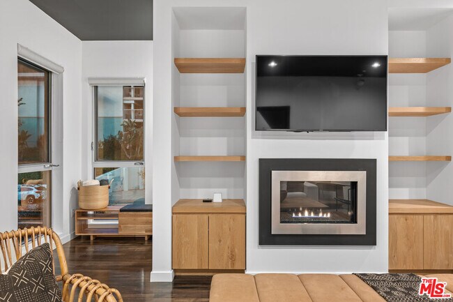 310 Washington Blvd-Unit -201 in Marina Del Rey, CA - Foto de edificio - Building Photo