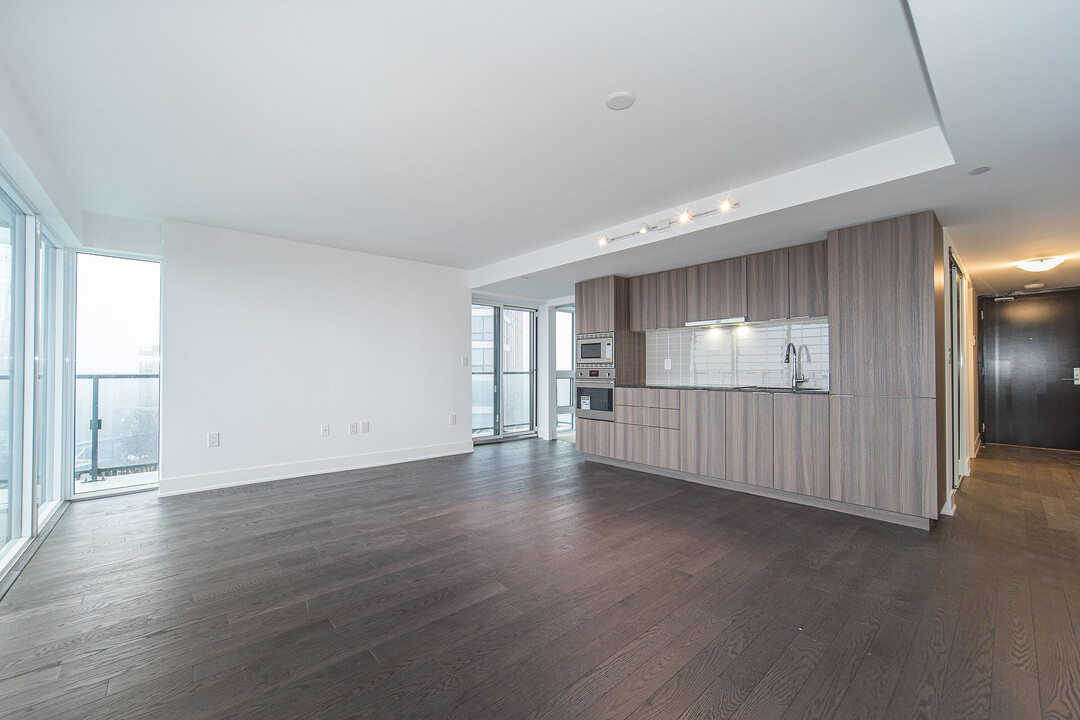 955 Bay St. in Toronto, ON - Building Photo