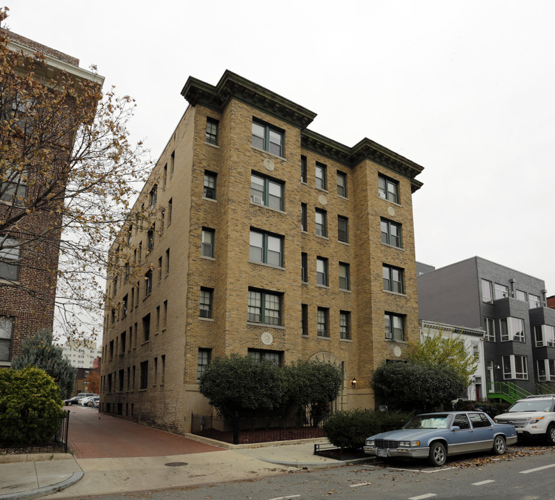 1216 10th St NW in Washington, DC - Building Photo