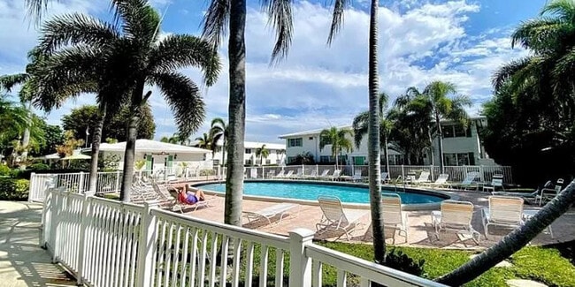 1801 NE 62nd St in Fort Lauderdale, FL - Foto de edificio - Building Photo