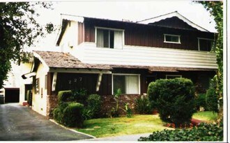 227 N Curtis Ave in Alhambra, CA - Building Photo