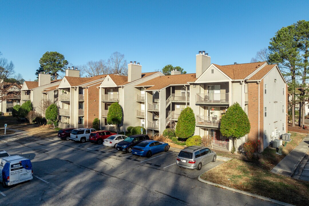 The Arbors in Newport News, VA - Foto de edificio