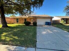 6317 Redwood Ln in Rowlett, TX - Building Photo