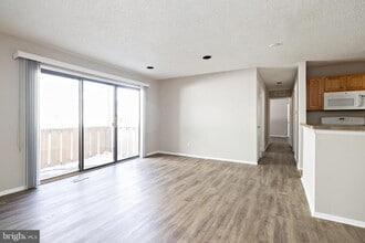 211 Woodhollow Dr in Evesham, NJ - Building Photo - Building Photo