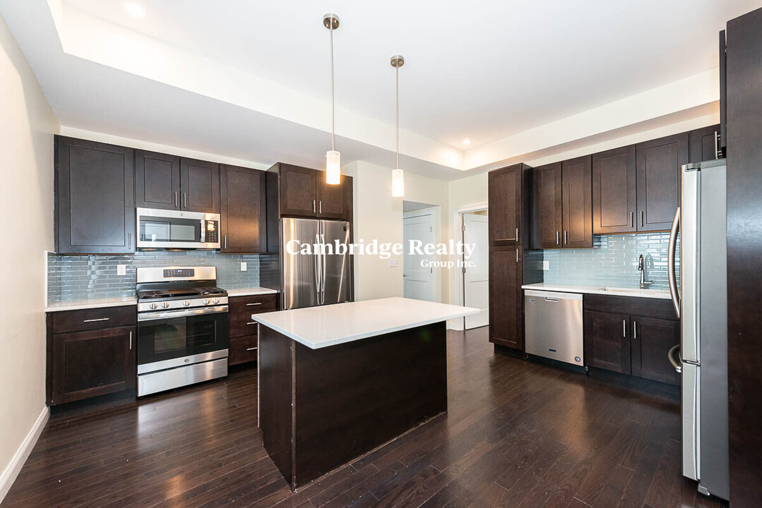 12 Marion St, Unit 1A in Medford, MA - Building Photo