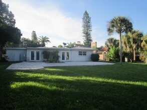 913 Key Way in Nokomis, FL - Building Photo - Building Photo