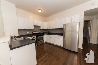 1415 W Hutchinson St in Chicago, IL - Building Photo - Building Photo