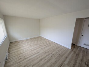 7812 Atherstone Dr in St. Louis, MO - Building Photo - Building Photo