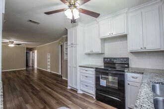 8805 Woodway Dr in Waco, TX - Building Photo - Building Photo