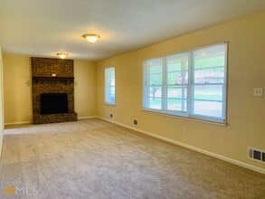 105 Sunrise Dr in Newnan, GA - Building Photo - Building Photo