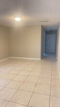 6345 Newtown Cir in Tampa, FL - Building Photo - Building Photo