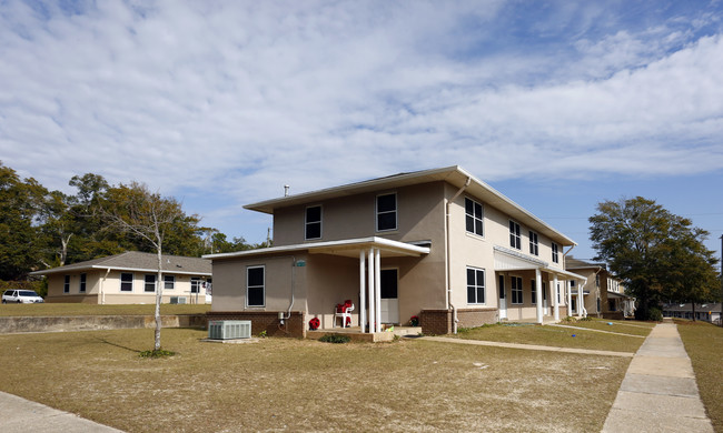 1300 E Cervantes St in Pensacola, FL - Building Photo - Building Photo