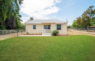 25885 Creag Ave in Homeland, CA - Building Photo