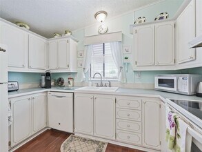 1705 W Schwartz Blvd in Lady Lake, FL - Building Photo - Building Photo