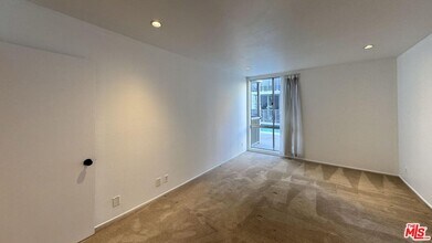 1134 Alta Loma Rd in West Hollywood, CA - Building Photo - Building Photo