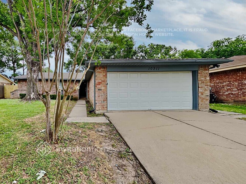 10311 Towneview Dr in Sugar Land, TX - Building Photo