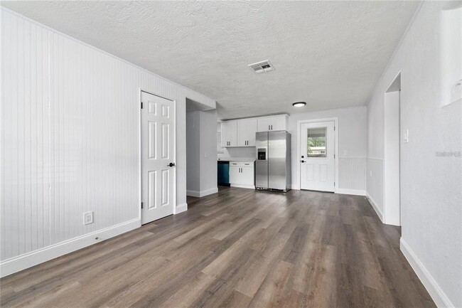 603 Conrad Dr in New Smyrna Beach, FL - Foto de edificio - Building Photo