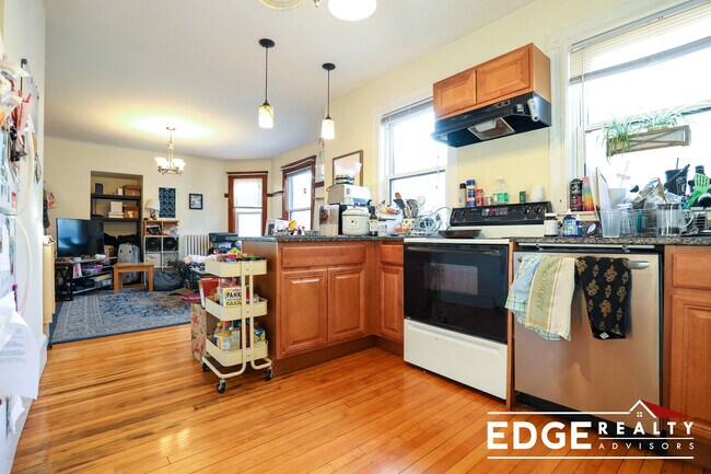 331 Faneuil St, Unit 3 in Boston, MA - Foto de edificio - Building Photo