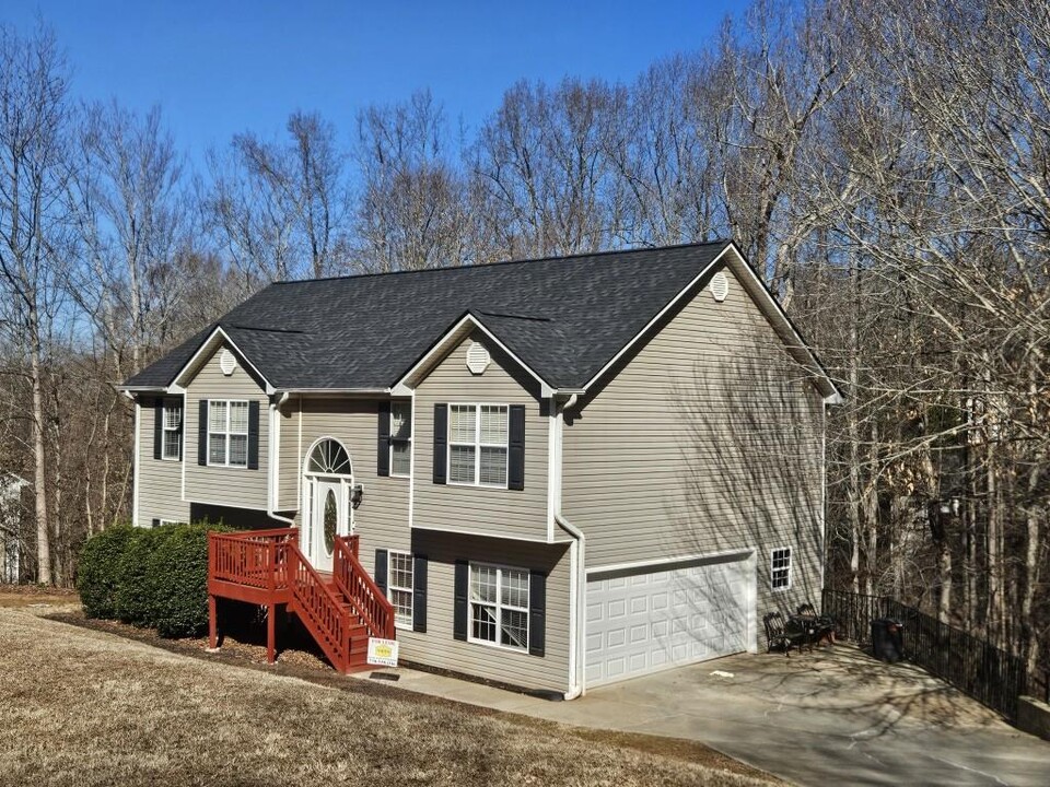 3024 Big Tree Rd in Gainesville, GA - Foto de edificio